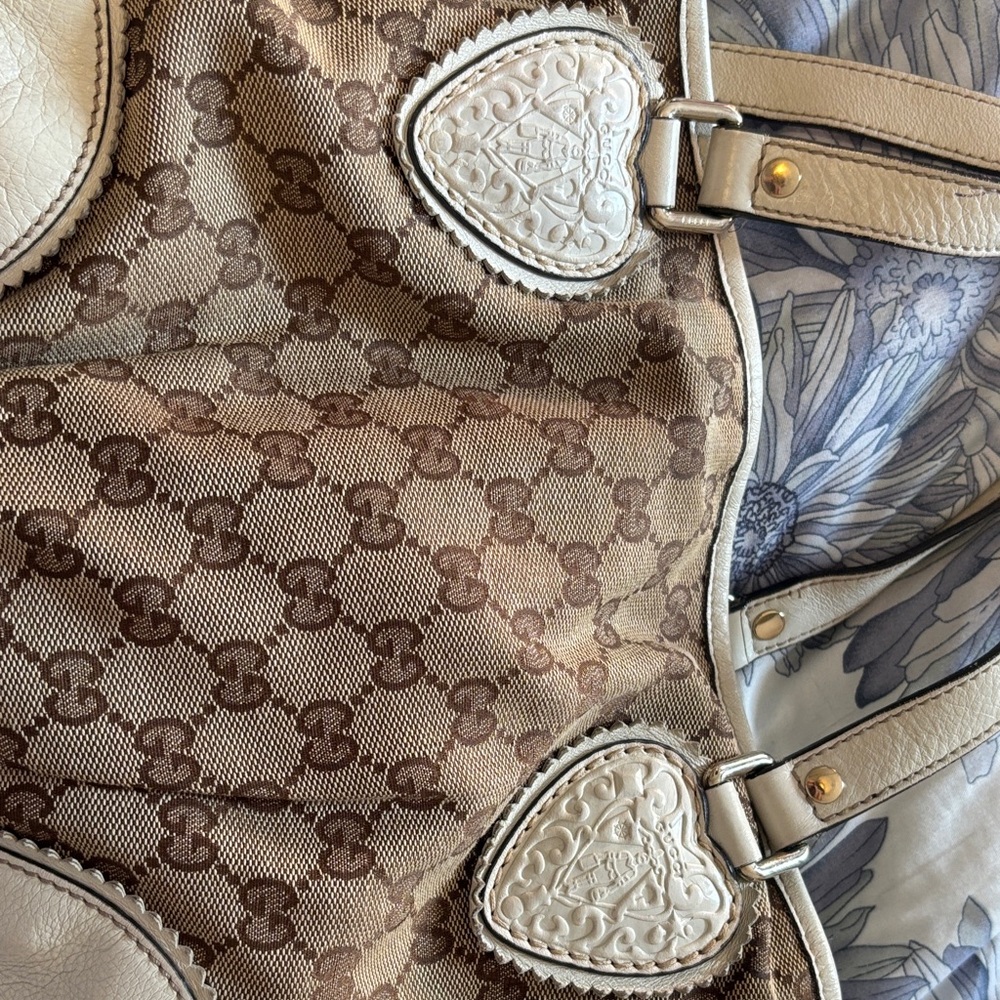 Gucci Brown and Cream Heart Accent Tote - Picture 10 of 11